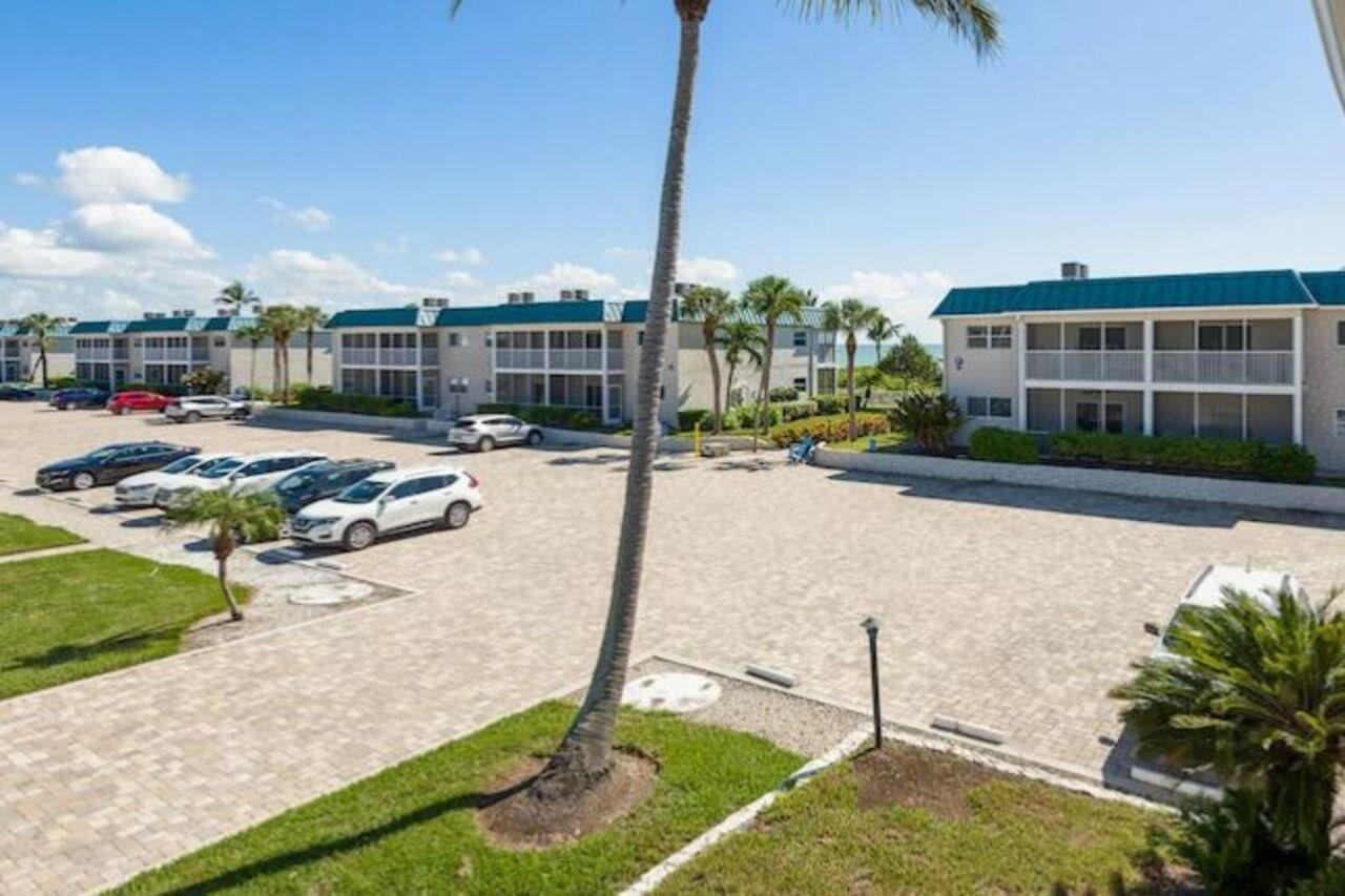Sanibel Arms West Hotel Exterior photo