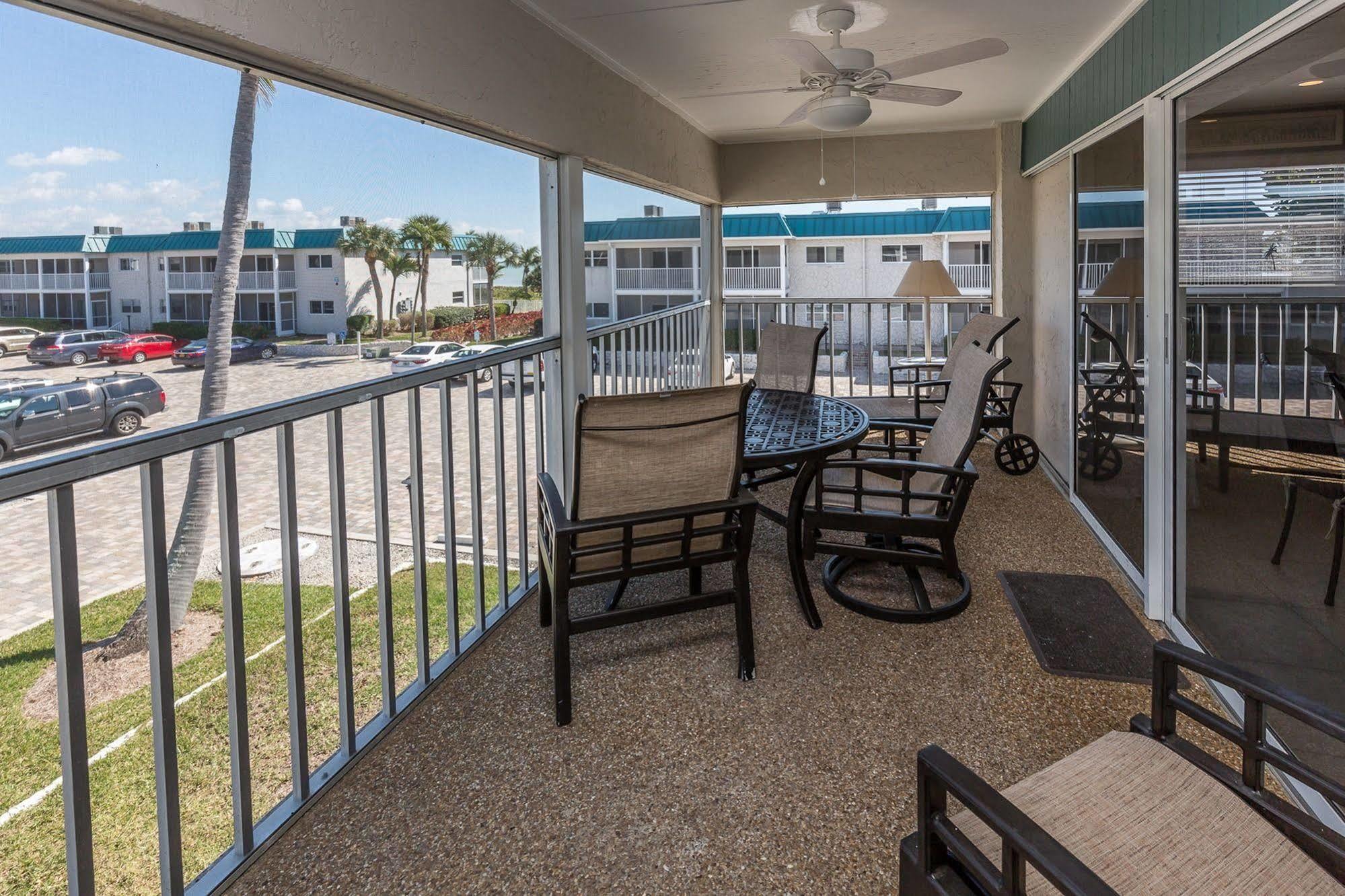 Sanibel Arms West Hotel Exterior photo