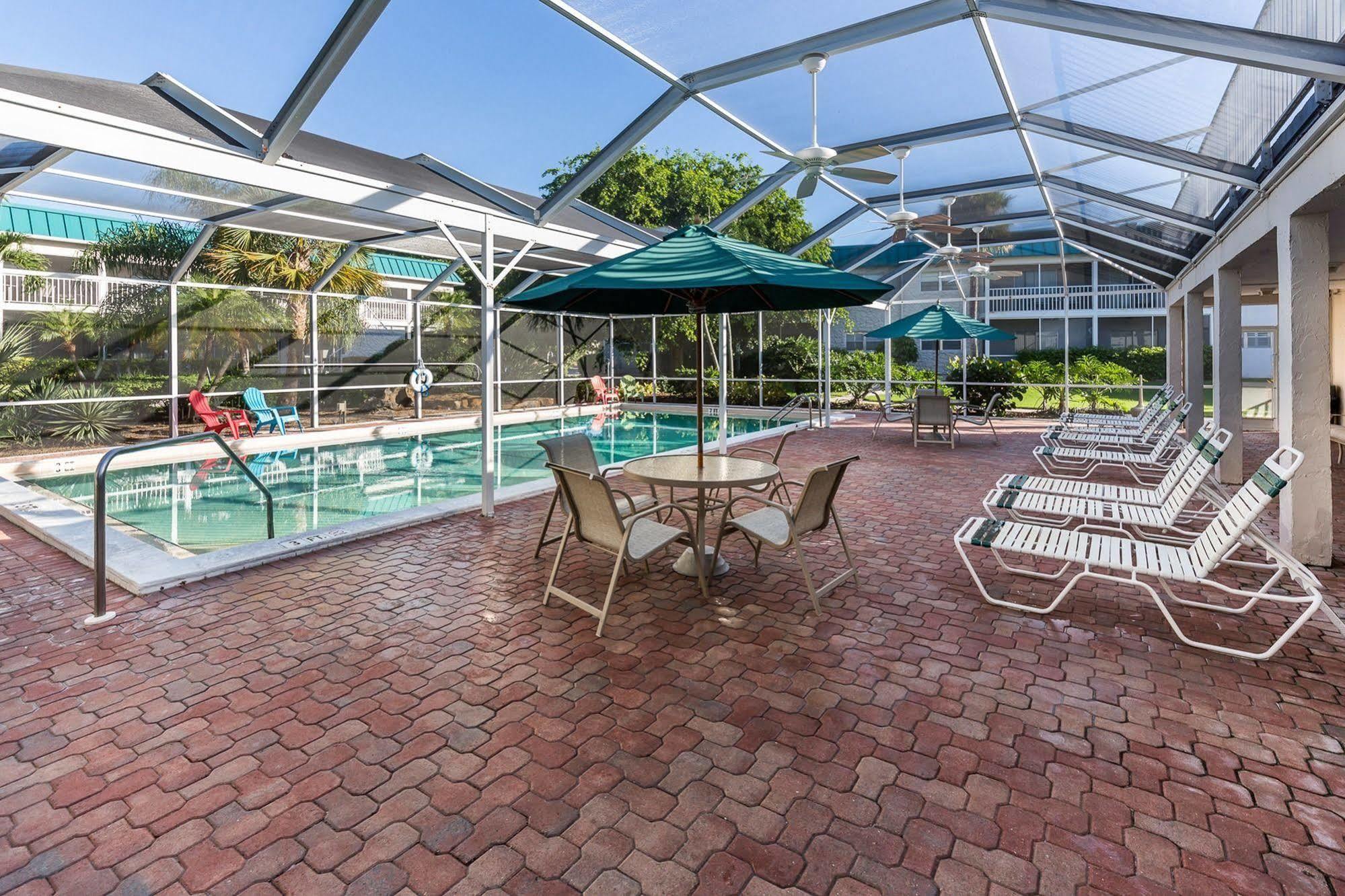 Sanibel Arms West Hotel Exterior photo